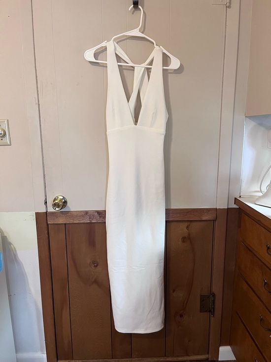 Hello Molly Dresses & Skirts - Hello Molly White V-Neck Maxi Dress with Strappy Back